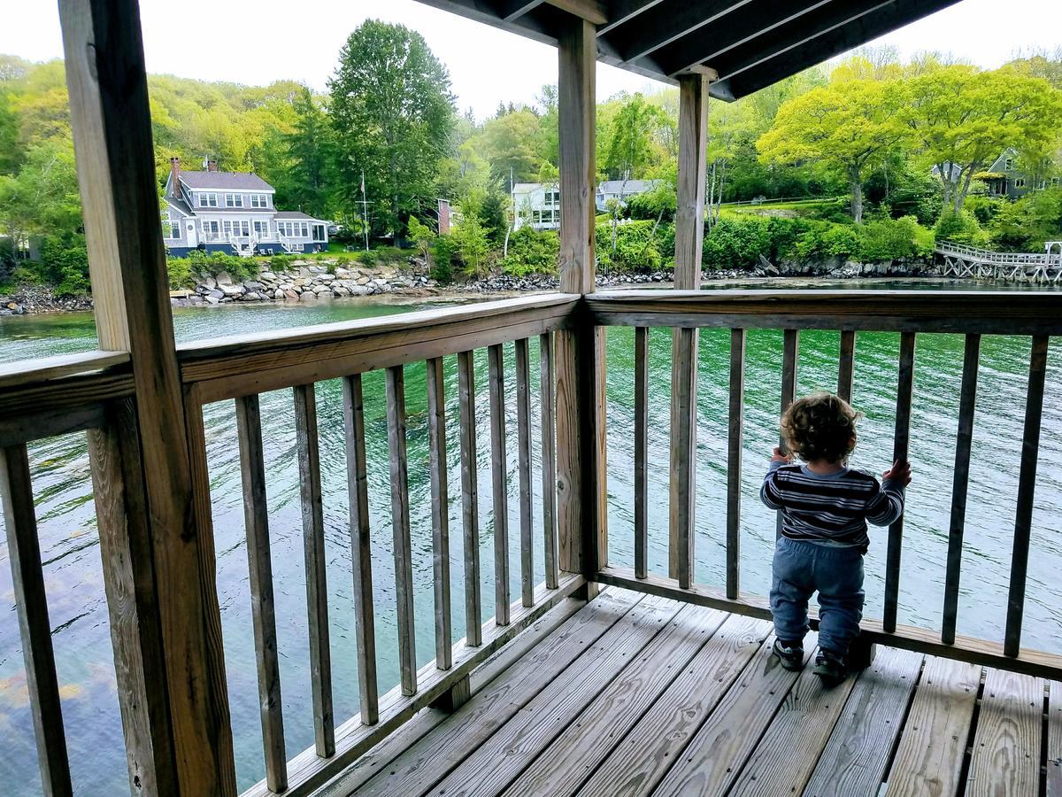 Smugglers Cove Inn Dayville 外观 照片