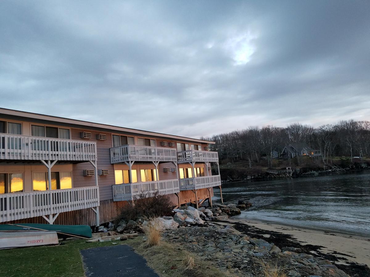 Smugglers Cove Inn Dayville 外观 照片