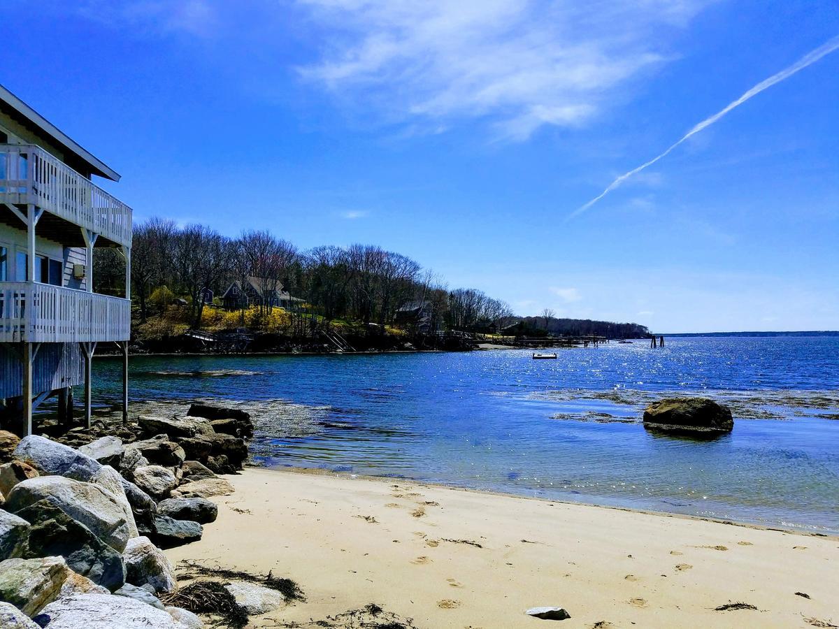 Smugglers Cove Inn Dayville 外观 照片