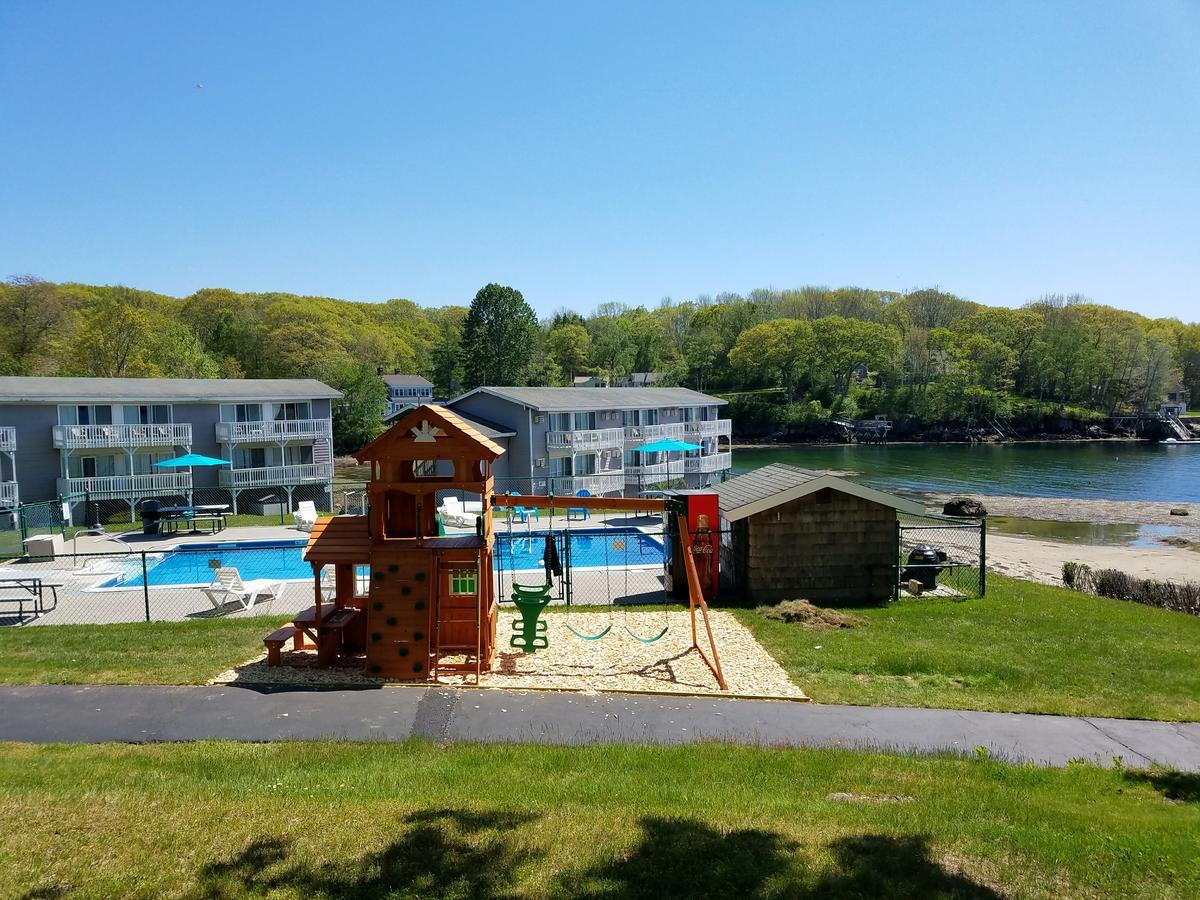 Smugglers Cove Inn Dayville 外观 照片