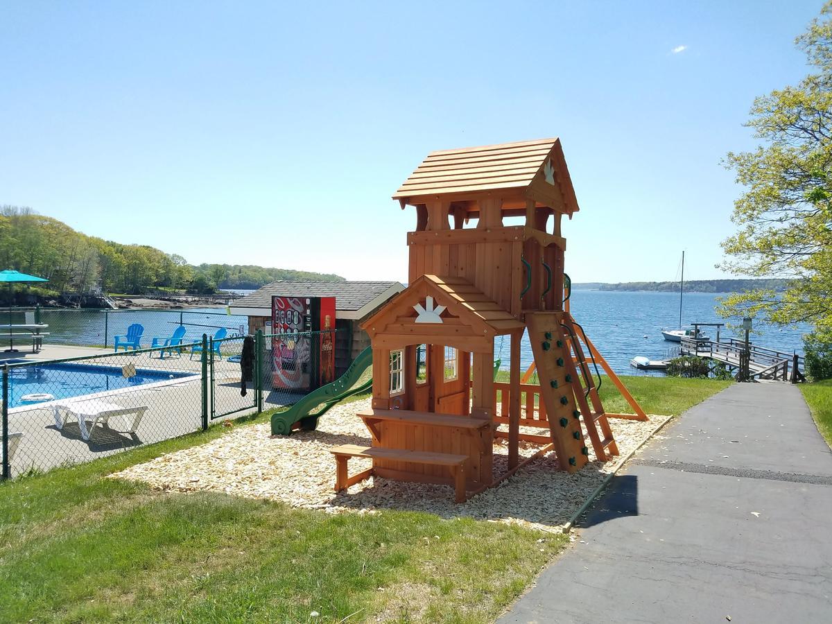 Smugglers Cove Inn Dayville 外观 照片