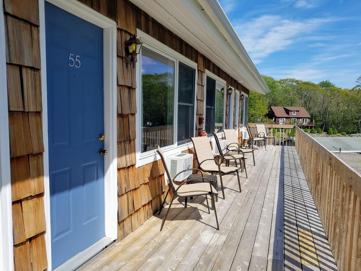 Smugglers Cove Inn Dayville 外观 照片